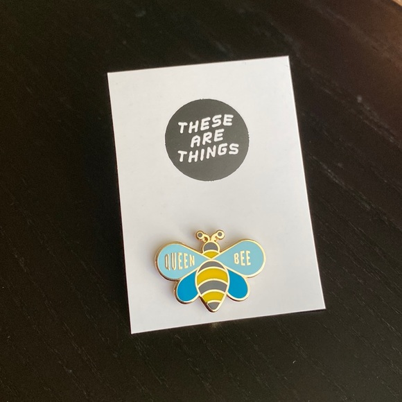 Queen Bee Pin - Picture 1 of 3